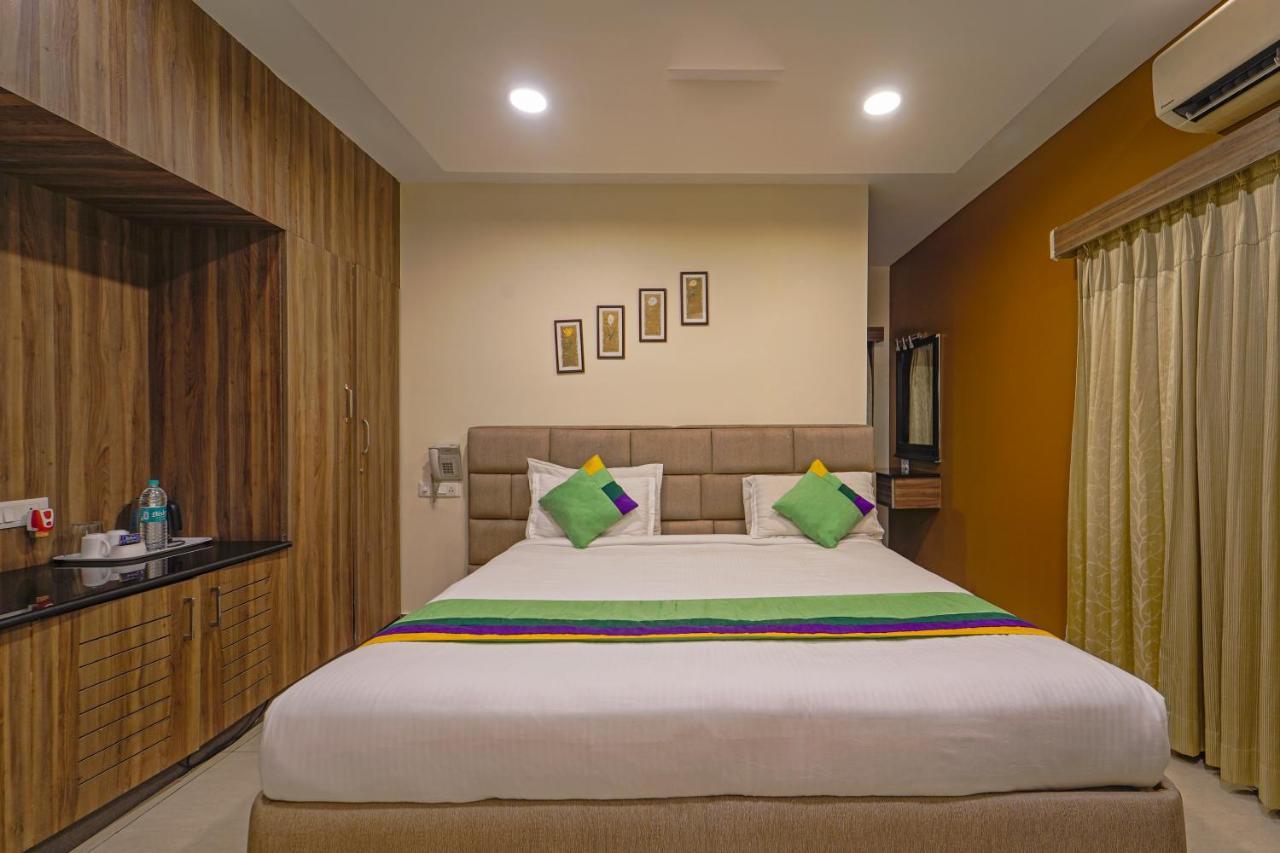Treebo Elan Hotel Madras Buitenkant foto