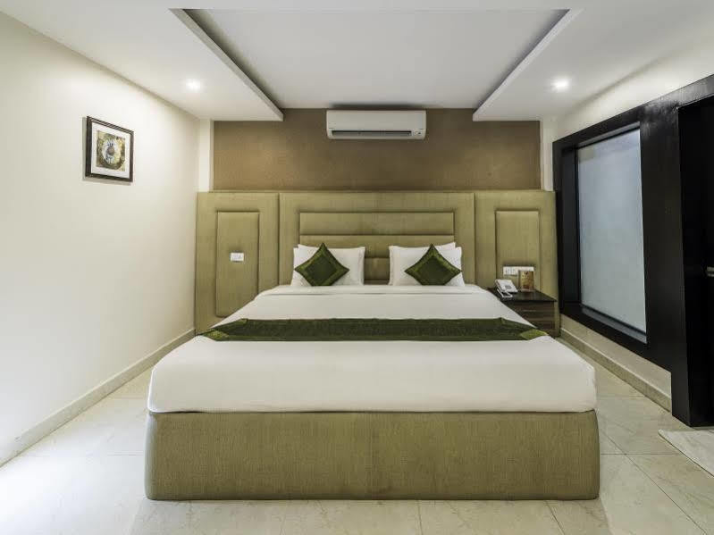 Treebo Elan Hotel Madras Buitenkant foto