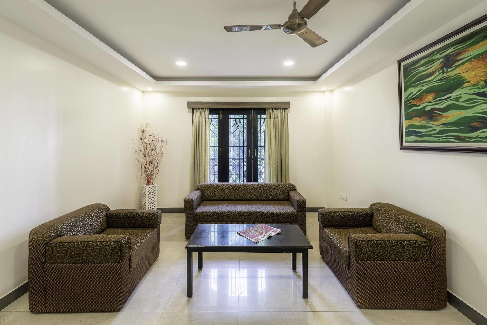Treebo Elan Hotel Madras Buitenkant foto