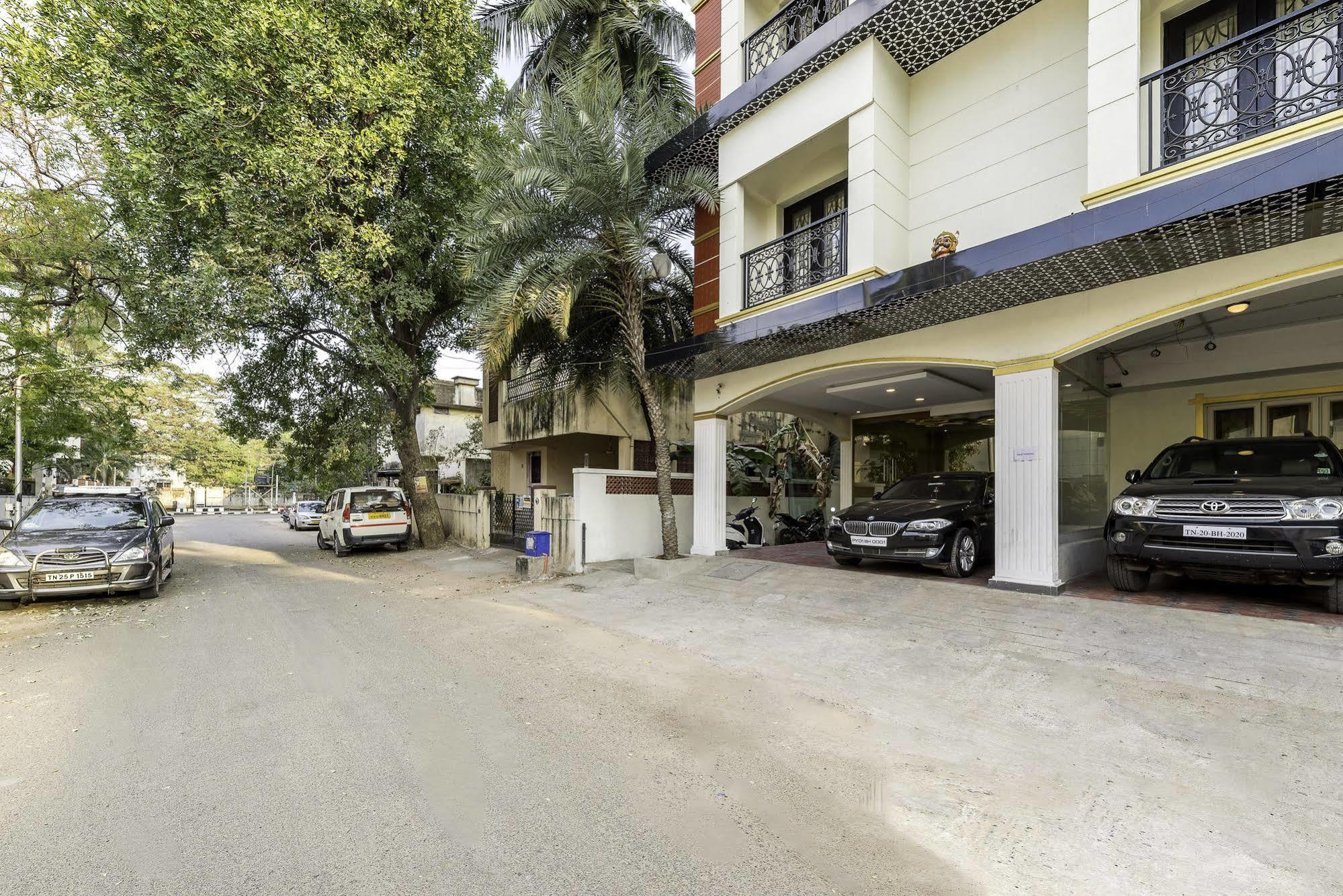 Treebo Elan Hotel Madras Buitenkant foto