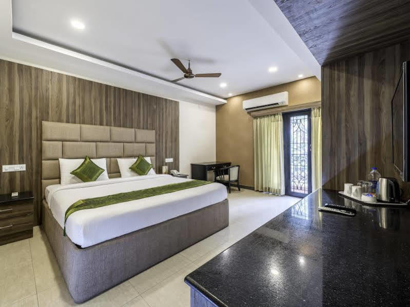 Treebo Elan Hotel Madras Buitenkant foto